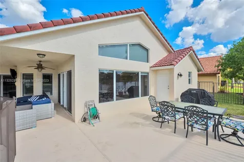 1042 Poplar Circle Weston FL 33326