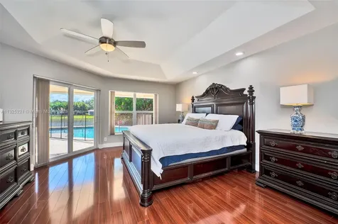 1042 Poplar Circle Weston FL 33326