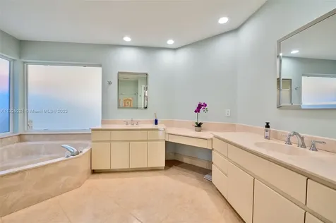 1042 Poplar Circle Weston FL 33326