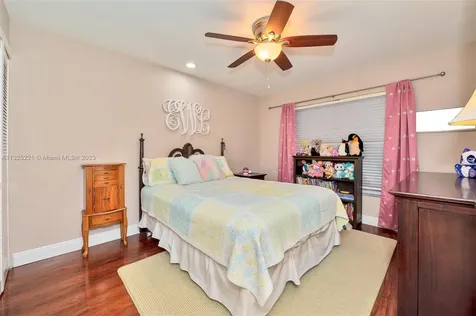 1042 Poplar Circle Weston FL 33326