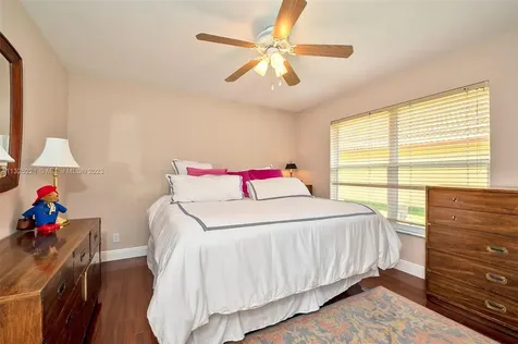 1042 Poplar Circle Weston FL 33326