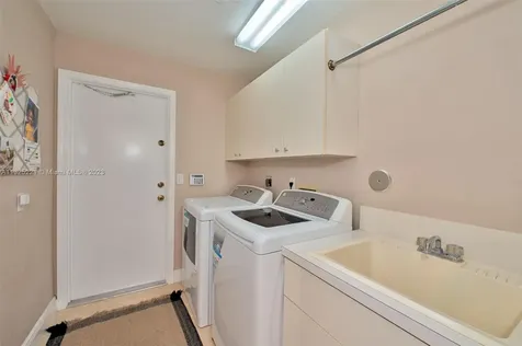 1042 Poplar Circle Weston FL 33326