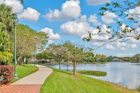 1042 Poplar Circle Weston FL 33326
