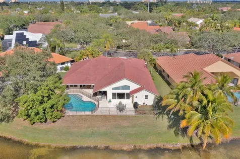 1042 Poplar Circle Weston FL 33326
