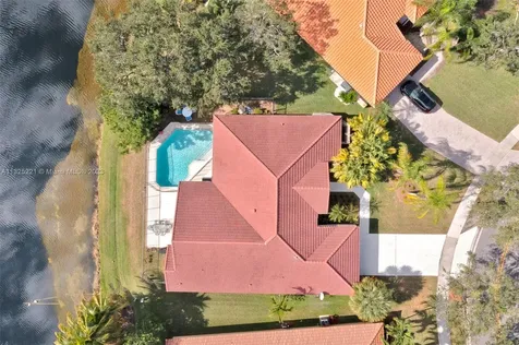 1042 Poplar Circle Weston FL 33326