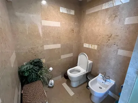 3737 Collins Avenue Miami Beach FL 33140