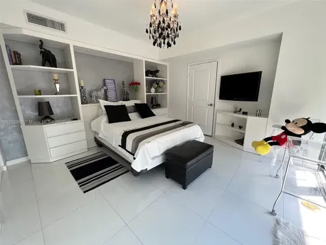 3737 Collins Avenue Miami Beach FL 33140
