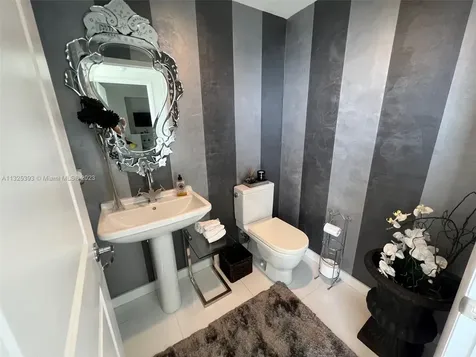 3737 Collins Avenue Miami Beach FL 33140