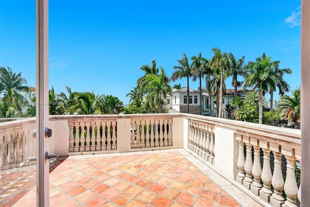 1020 N Venetian Drive Miami FL 33139