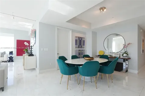 1425 Brickell Avenue Miami FL 33131