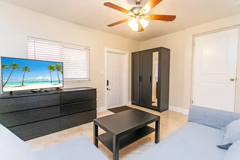 809 S 17th Avenue Hollywood FL 33020