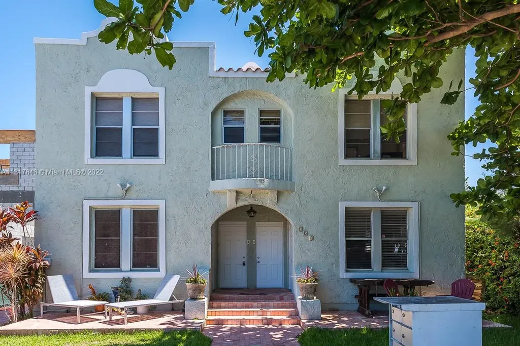 356 W 46th Street Miami Beach FL 33140