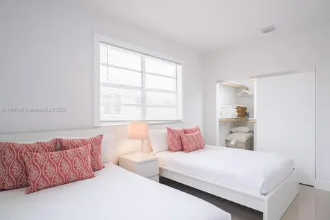 356 W 46th Street Miami Beach FL 33140