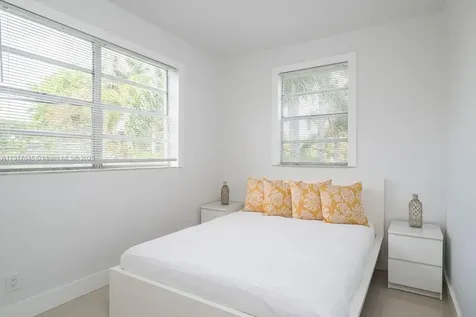 356 W 46th Street Miami Beach FL 33140