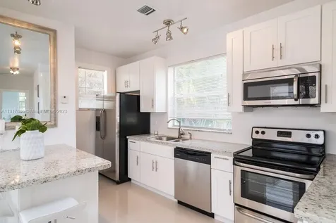 356 W 46th Street Miami Beach FL 33140