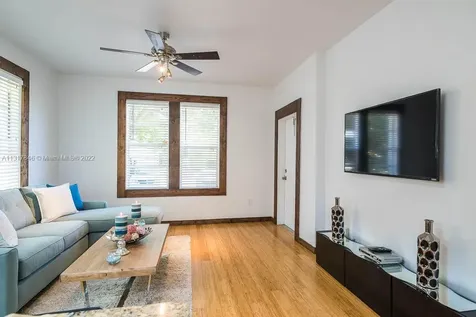 356 W 46th Street Miami Beach FL 33140