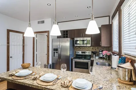 356 W 46th Street Miami Beach FL 33140