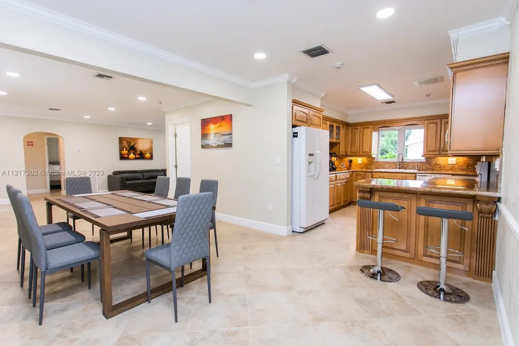 714 Harrison Street Hollywood FL 33019