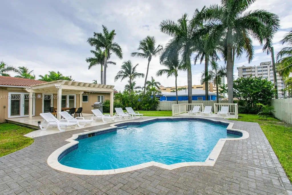 714 Harrison Street Hollywood FL 33019