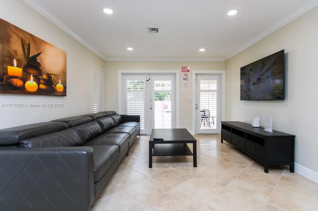 714 Harrison Street Hollywood FL 33019