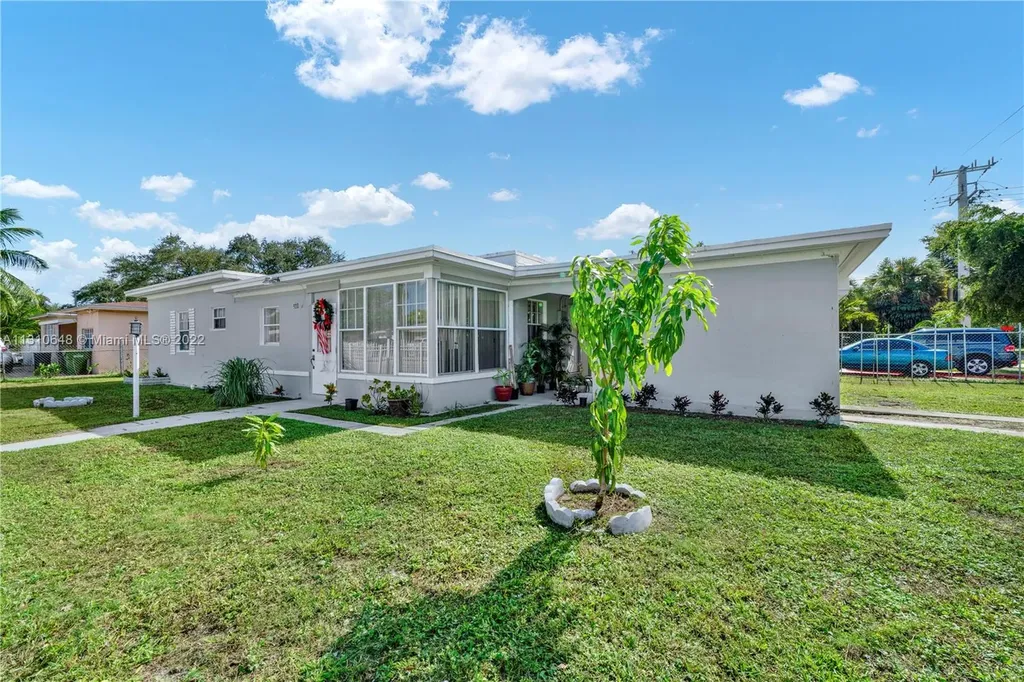 900 NE 135th Street North Miami FL 33161