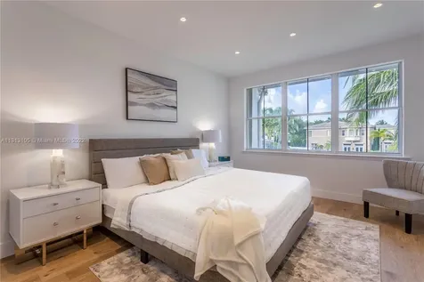 997 N Harbor View N Hollywood FL 33019