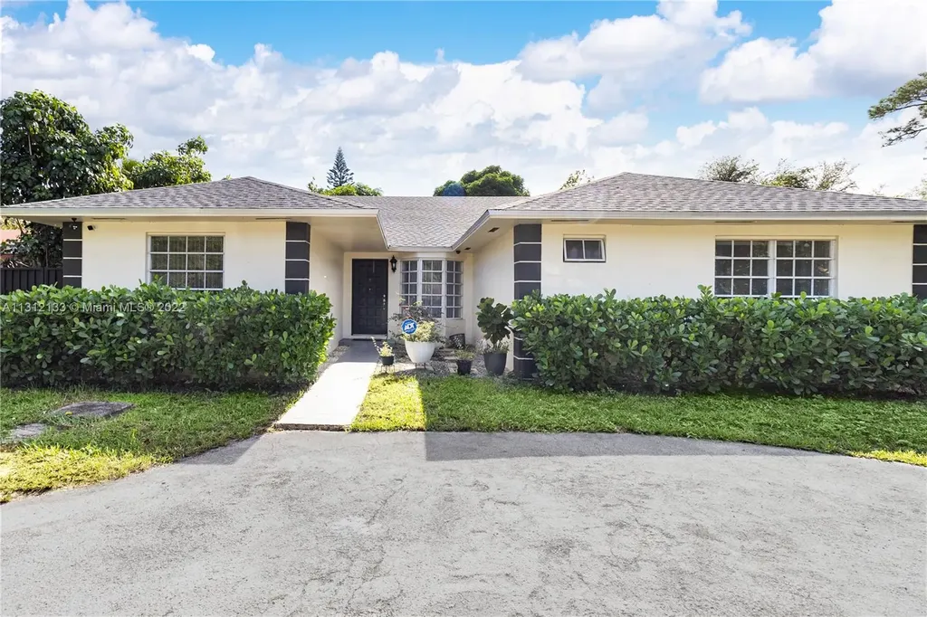 520 NE 164th Terrace Miami FL 33162