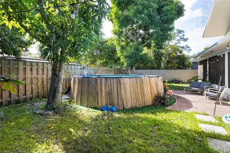520 NE 164th Terrace Miami FL 33162