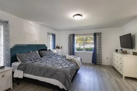 520 NE 164th Terrace Miami FL 33162