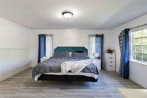 520 NE 164th Terrace Miami FL 33162