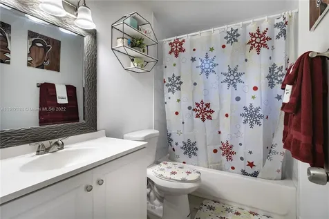 520 NE 164th Terrace Miami FL 33162