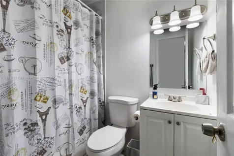 520 NE 164th Terrace Miami FL 33162