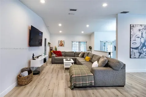 520 NE 164th Terrace Miami FL 33162