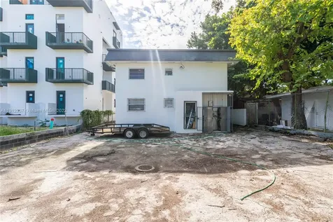 641 NW 2nd Street Miami FL 33128