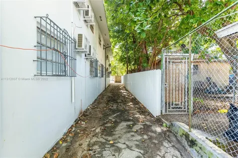 641 NW 2nd Street Miami FL 33128