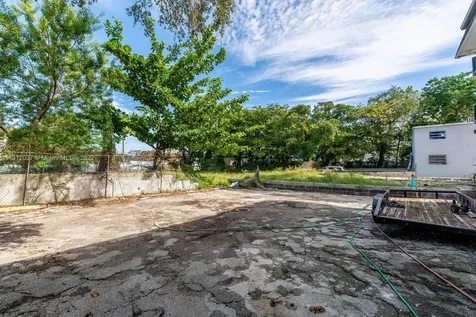 641 NW 2nd Street Miami FL 33128