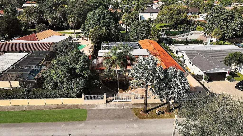 3124 SW 98th Court Miami FL 33165