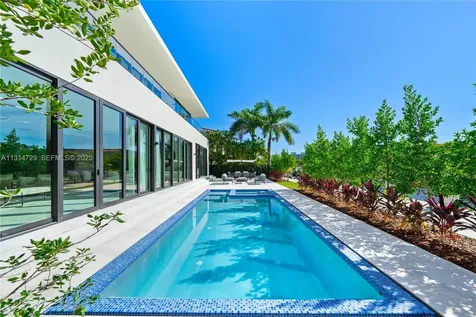 2950 NE 164th Street North Miami Beach FL 33160