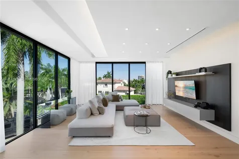 2950 NE 164th Street North Miami Beach FL 33160