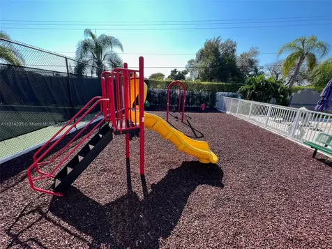 6421 SW 112th Place Miami FL 33173