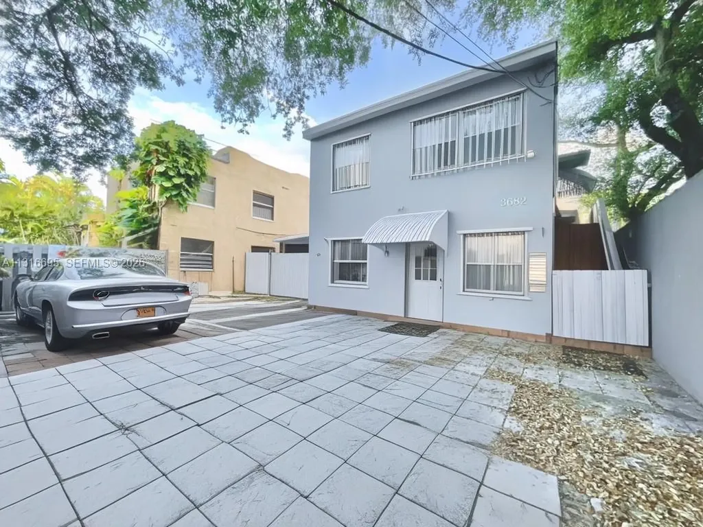 3682 SW 26th Street Miami FL 33133