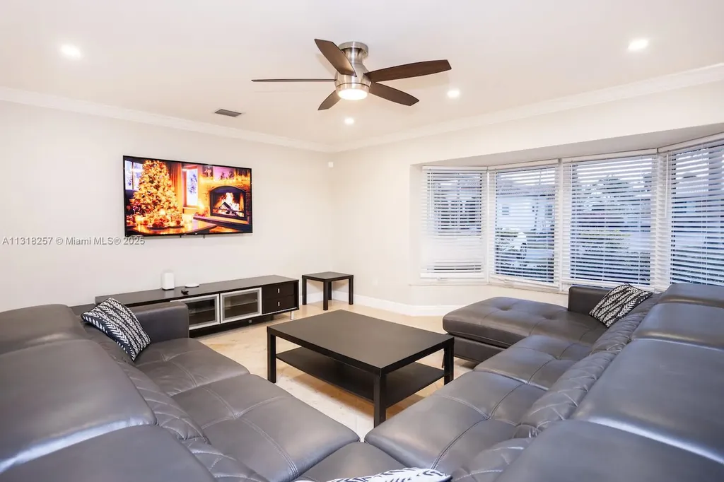 833 Washington Street Hollywood FL 33019