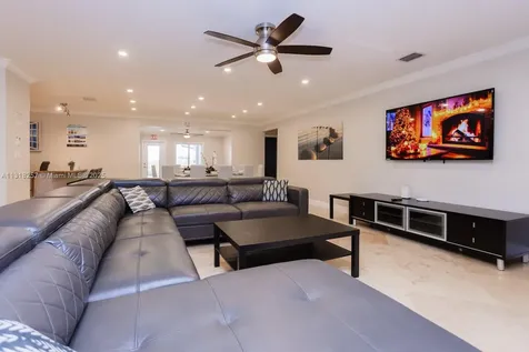 833 Washington Street Hollywood FL 33019