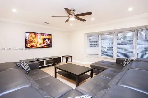 833 Washington Street Hollywood FL 33019