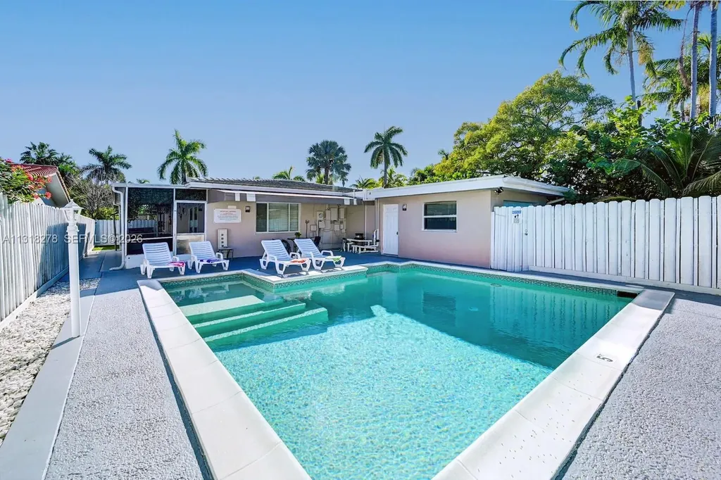 825 Harrison Street Hollywood FL 33019