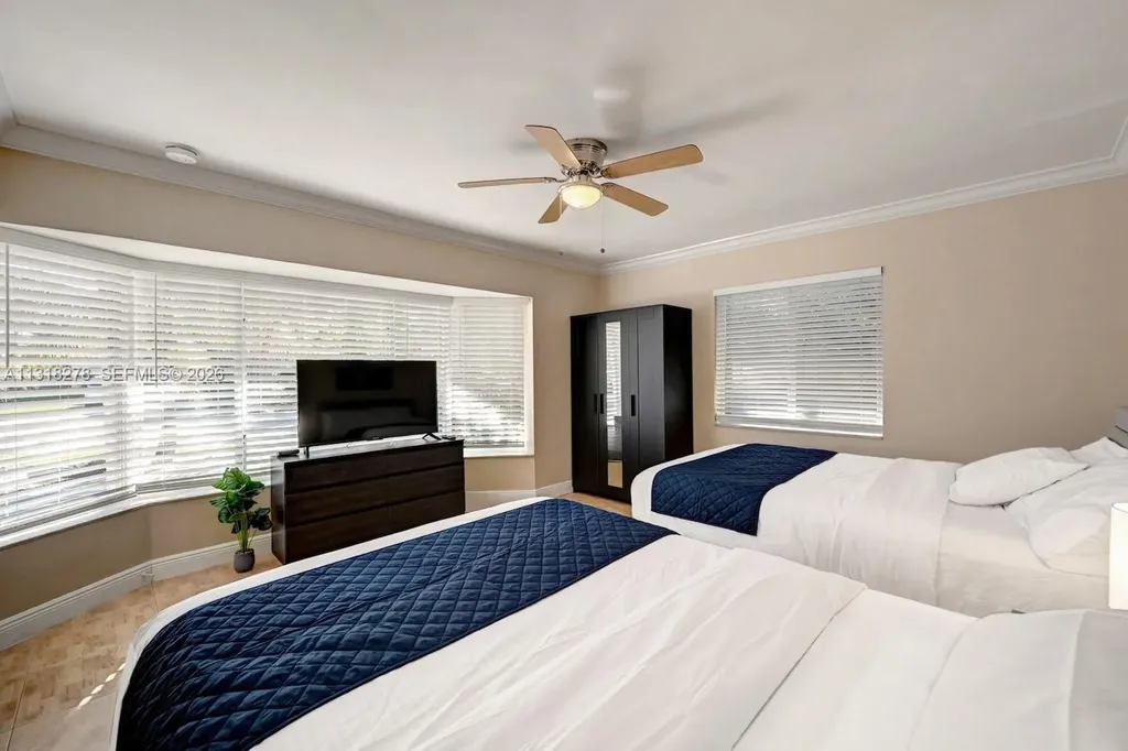 825 Harrison Street Hollywood FL 33019