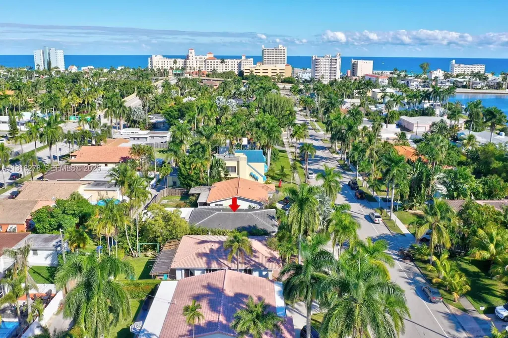825 Harrison Street Hollywood FL 33019