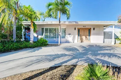 825 Harrison Street Hollywood FL 33019