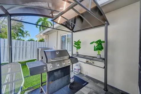 825 Harrison Street Hollywood FL 33019