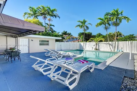 825 Harrison Street Hollywood FL 33019